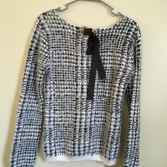 Ana Couture sweater - Picture 3 of 3